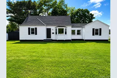 392 3rd Avenue, Bayport, NY 11705 - Photo 1
