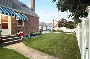 71 Ribbon St, Franklin Square, NY 11010 - Photo 3