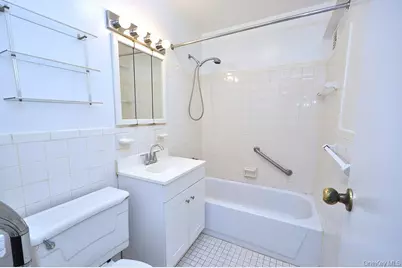 111 E Hartsdale Avenue #3D, Hartsdale, NY 10530 - Photo 5