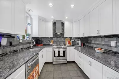 2544 Lurting Avenue, Bronx, NY 10469 - Photo 11