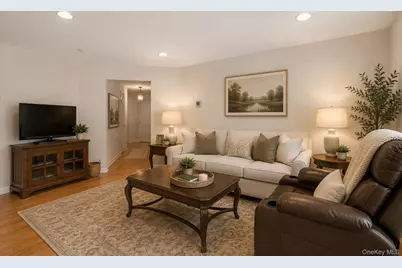 100 Woodcrest Lane #124, Mount Kisco, NY 10549 - Photo 5