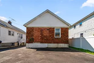 21 Beechwood Ave, Port Washington, NY 11050 - Photo 5