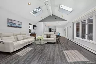 4 Woodleaf Ct, Cold Spring Harbor, NY 11724 - Photo 9