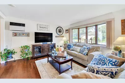 9 Urban Drive, Selden, NY 11784 - Photo 5
