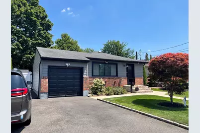155 Secatogue Avenue, Farmingdale, NY 11735 - Photo 3