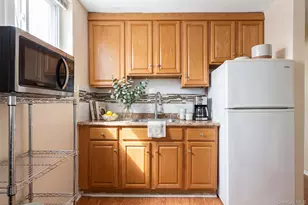 380 Sheridan St, Westbury, NY 11590 - Photo 17