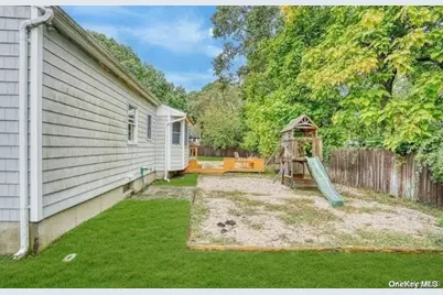 6 Willow Street, Centereach, NY 11720 - Photo 5