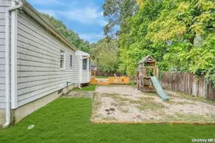 6 Willow St, Centereach, NY 11720 - Photo 5
