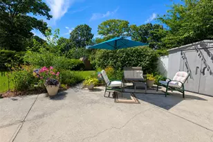 102 Magnolia Dr, Selden, NY 11784 - Photo 23