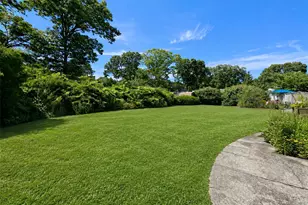 102 Magnolia Dr, Selden, NY 11784 - Photo 21