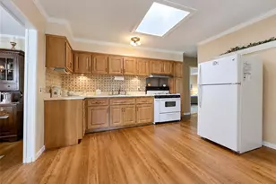 102 Magnolia Dr, Selden, NY 11784 - Photo 5