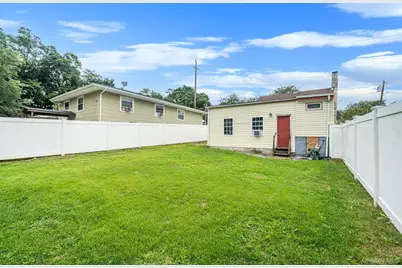 86 Woodycrest Drive, Farmingville, NY 11738 - Photo 19