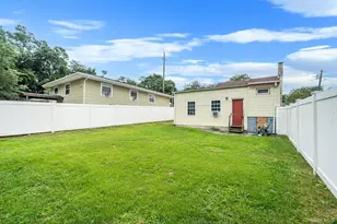 86 Woodycrest Dr, Farmingville, NY 11738 - Photo 19