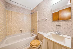 1050 Sipp Ave, Medford, NY 11763 - Photo 15