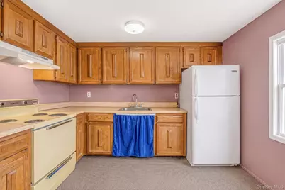 1050 Sipp Avenue, Medford, NY 11763 - Photo 9