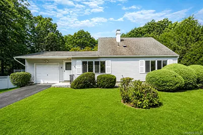 1050 Sipp Avenue, Medford, NY 11763 - Photo 3