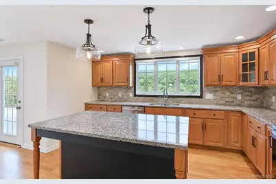 36 Sunset New Fairfield, Ct Trail, New Fairfield, NY 06812 - Photo 7