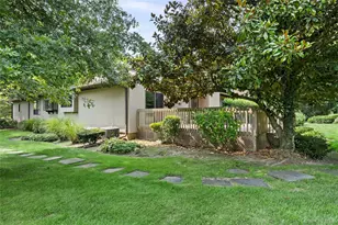10 Doral Dr, Manhasset, NY 11030 - Photo 19