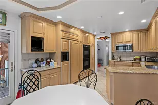 16 Winthrop Rd, Plainview, NY 11803 - Photo 9