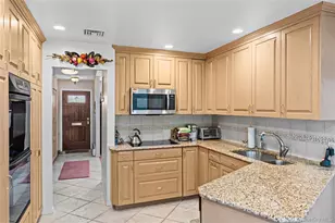 16 Winthrop Rd, Plainview, NY 11803 - Photo 7