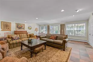 4 Dairy Dr, Glen Cove, NY 11542 - Photo 11