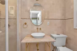 4 Dairy Dr, Glen Cove, NY 11542 - Photo 23