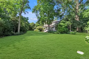 4 Dairy Dr, Glen Cove, NY 11542 - Photo 25