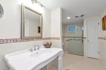 4 Dairy Drive, Glen Cove, NY 11542 - Photo 15