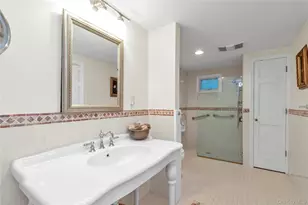 4 Dairy Dr, Glen Cove, NY 11542 - Photo 15