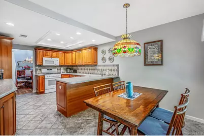 19 Sayville Court, Ridge, NY 11961 - Photo 11