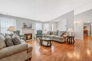 19 Sayville Ct, Ridge, NY 11961 - Photo 5