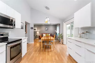4 Shelley Ct, Middle Island, NY 11953 - Photo 7