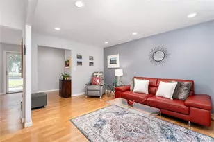 4 Shelley Ct, Middle Island, NY 11953 - Photo 9