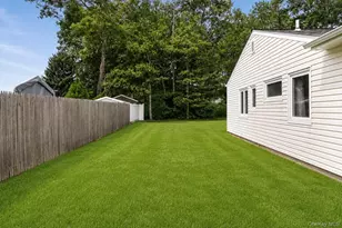 4 Shelley Ct, Middle Island, NY 11953 - Photo 19