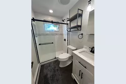 704 Myrtle Avenue, West Islip, NY 11795 - Photo 11