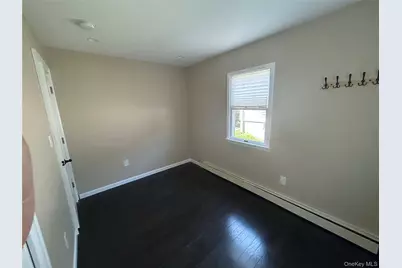704 Myrtle Avenue, West Islip, NY 11795 - Photo 17