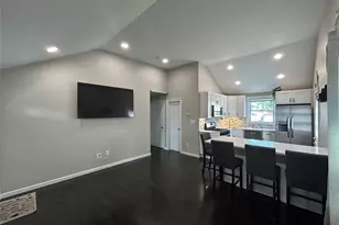 704 Myrtle Ave, West Islip, NY 11795 - Photo 9