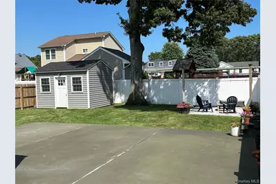 704 Myrtle Avenue, West Islip, NY 11795 - Photo 3