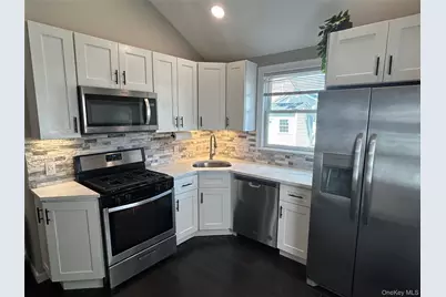 704 Myrtle Avenue, West Islip, NY 11795 - Photo 7