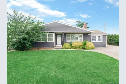 14 Lois Lane, Farmingdale, NY 11735 - Photo 1