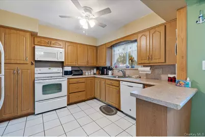 369 Central Avenue, Deer Park, NY 11729 - Photo 9
