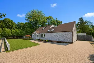 36 Fifty Acre Rd S, Smithtown, NY 11787 - Photo 5