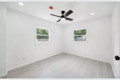 36 Fifty Acre Road S, Smithtown, NY 11787 - Photo 25
