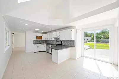 36 Fifty Acre Road S, Smithtown, NY 11787 - Photo 15