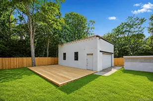 36 Fifty Acre Rd S, Smithtown, NY 11787 - Photo 41