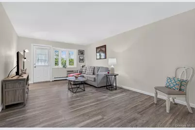 2 Anchorage #5A, Oyster Bay, NY 11771 - Photo 5