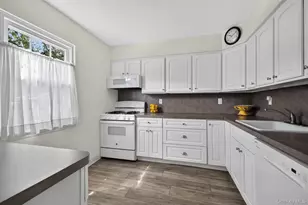 2 Anchorage, Oyster Bay, NY 11771 - Photo 11