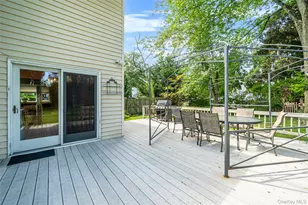 10 Foothill Ln, Smithtown, NY 11787 - Photo 33