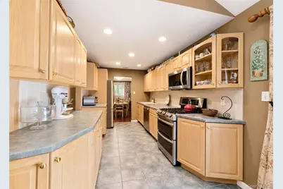 8 Starlight Drive, Commack, NY 11725 - Photo 5