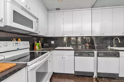 162-30 Powells Cove Boulevard #2C, Whitestone, NY 11357 - Photo 3